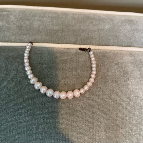 Pink Tinted Faux Pearl Bracelet - Picture 2 of 4
